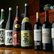 日本酒、焼酎から生ビールやカクテルまで充実のラインナップ。特に日本酒や焼酎は酒屋には出回っていない、レアなものも揃っています。絶品の料理とともにじっくりと銘酒を愉しみ、喉を潤してはいかが。