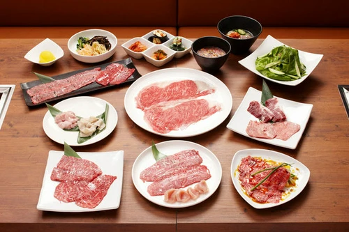 肉質に最大限こだわった贅沢な当店おすすめの「極みコース」