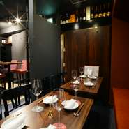 大切な人とおしゃれな場所でワインで乾杯をしたいというときにおすすめです。赤白合わせれば、50種以上。店内の料理は、ワインに合うようにと考えられているので、食事もおいしく食べられます。