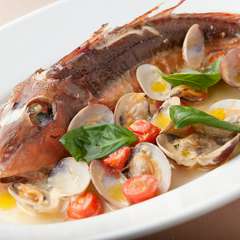 直送の新鮮魚介類やイタリア産の食材を使って