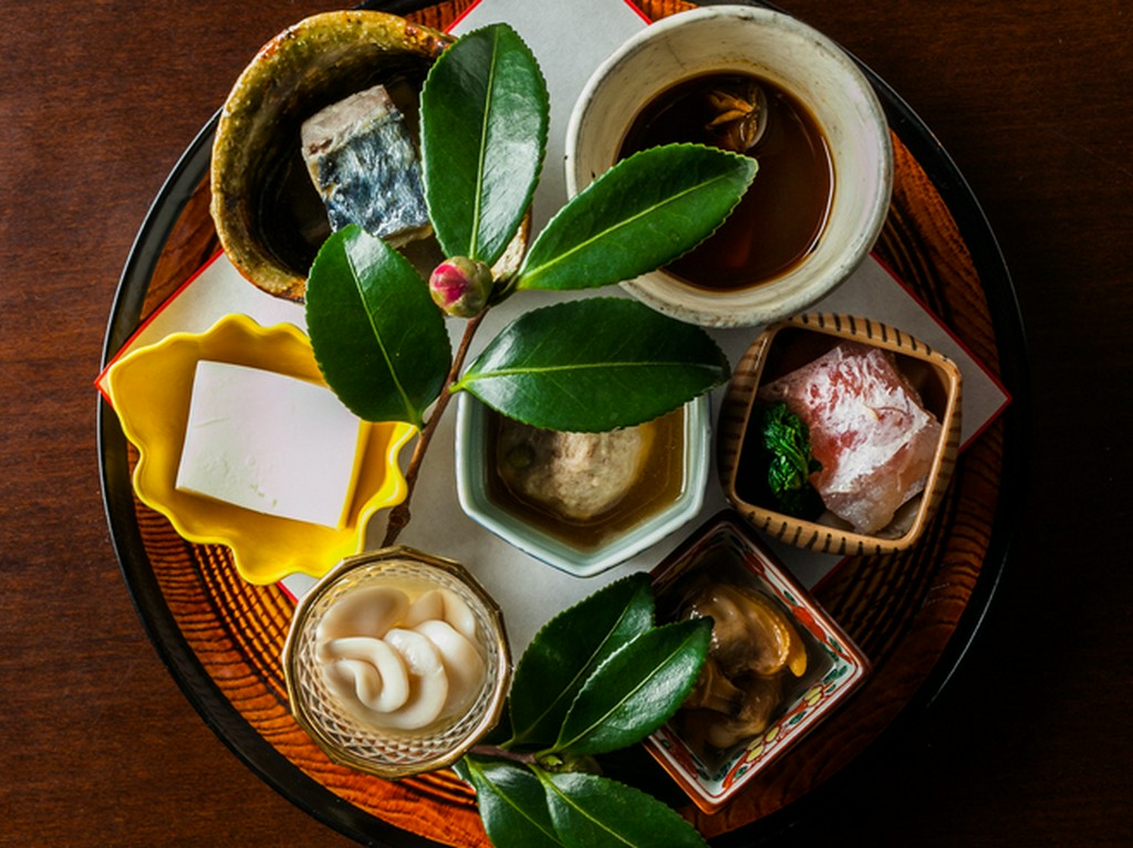 シンプルかつ季節感あふれる盛り付けも魅力