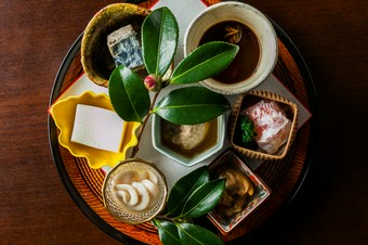 日本料理の粋を凝縮する自慢の『八寸』