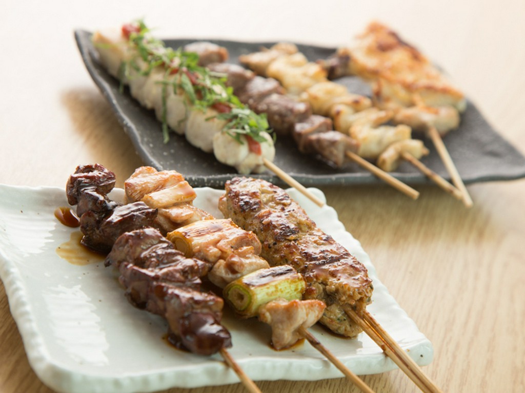 『手羽先』『ねぎま』など焼き鳥7種。『つくね』は要チェック！