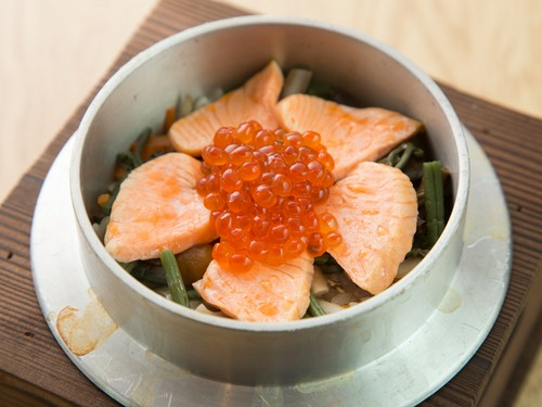 オーダーから約20分でテーブルに。おいしさの秘訣は蒸らし時間