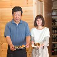 釜めしは出来上がるまでに時間がかかるので、接客を担当する妻と息を合わせて、ちょうどいい頃合いに仕上がるよう気を配っています。女性向けのメニューなども、妻の意見も参考にしています。