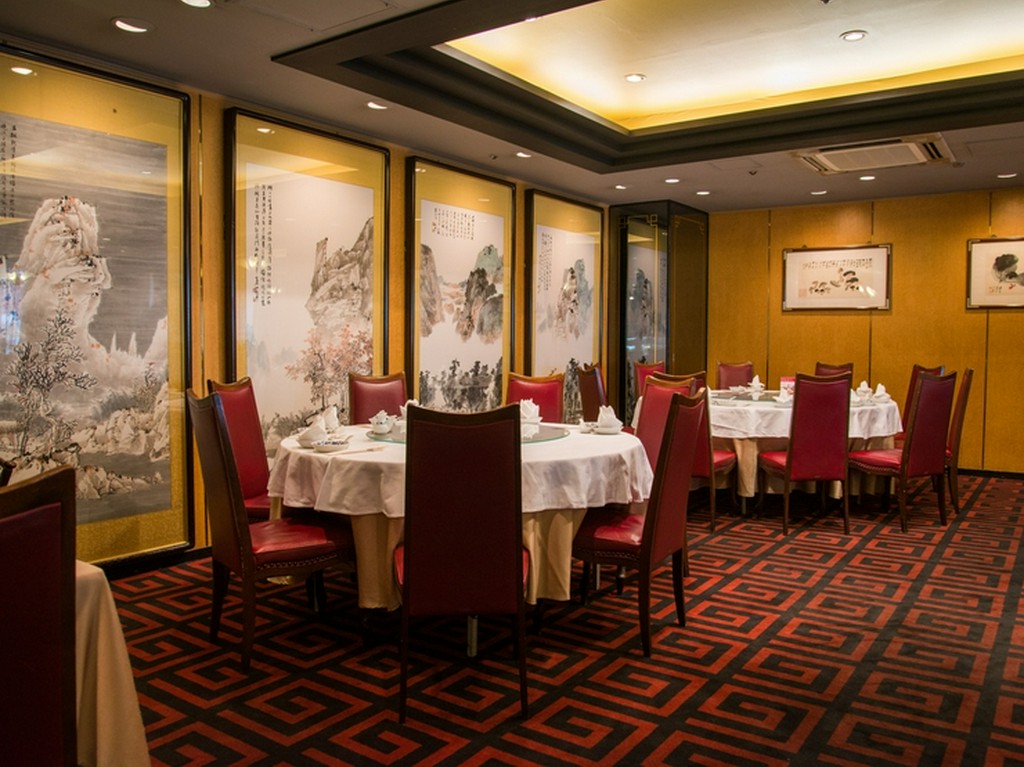 落ち着いた雰囲気の中で、会話を楽しみながらお食事を