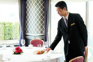 ホテルならではの落ち着いた雰囲気と温かなサービス