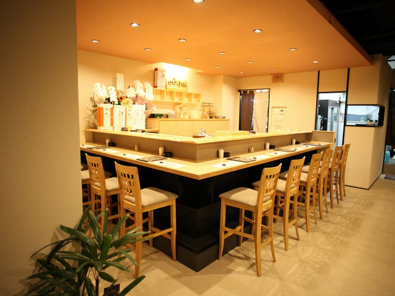 豊かな海の幸に合う、貴重な富山産の地酒が豊富にそろっています