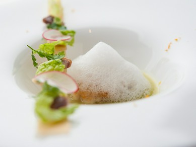 シェフの遊び心。訪れた人が料理を仕上げる工夫を