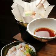 明石で創業65年、老舗料亭【人丸花壇】の味を神戸で再現した【人丸花壇　鯛庵】。明石直送の新鮮な魚介類を使った料理を、じっくりと味わうことができます。趣きのある空間と相まって、特別なひとときが過ごせます。