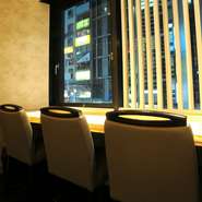 夜景の見える半個室カウンター席