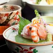 お昼限定のミニ会席コース！お手軽に旬の食材をお召し上がりいただけます。
先付・造り・煮物・焼物・揚物・蒸し物・食事・甘味