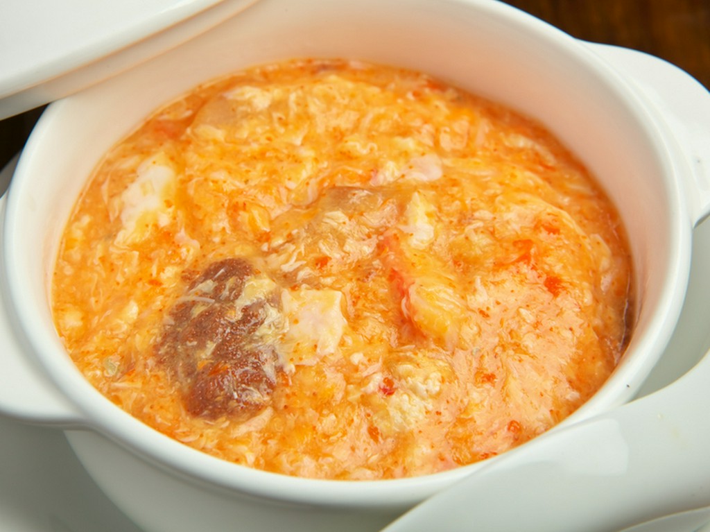 カニの卵入り食べるスープ『香箱蟹とふかひれのスープ』　二杯