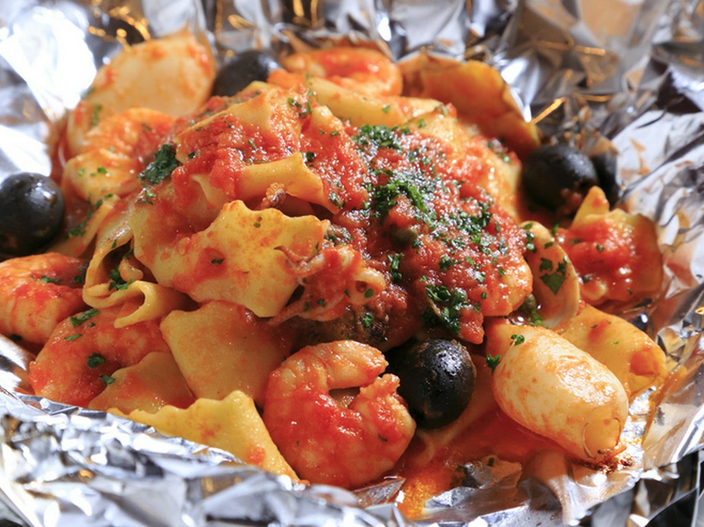 香りで演出。テーブルに広がる魚介の香り