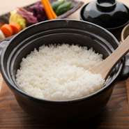 例えば、ヨーグルト＆味噌で漬けたり、酒盗に漬けたオリジナリティ溢れるお漬物をアツアツのご飯のあてに。