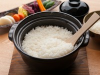 例えば、ヨーグルト＆味噌で漬けたり、酒盗に漬けたオリジナリティ溢れるお漬物をアツアツのご飯のあてに。