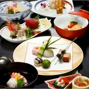 ご結納、お顔合わせをはじめお祝いのお席に華やかな懐石コースをご用意しています。
