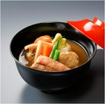 季節の野菜と削ぎ切りにした合鴨肉を煮込んだ加賀の郷土料理。様々な懐石料理に含まれています。