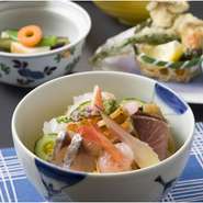 「春の膳」
「夏の膳」
「秋の膳」
「冬の膳」
「ちらし寿司」

時期により変わります。（※写真はちらし寿司のイメージです）