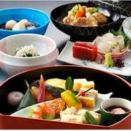小鉢、お造り、治部椀、焼八寸、ご飯、味噌椀、香の物、お汁粉 又は アイスクリーム