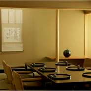 ご接待・ご会食やご祝席に、完全個室完備しています。
椅子席の個室、堀炬燵のお座敷もありますので、お人数やご主旨によりご相談ください。