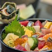 先付、茶碗蒸し、バラちらし、味噌椀、お食後