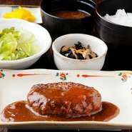 昼は旬の季節の素材を使ったお得なランチ、夜はビールや焼酎に合った料理メニューがいっぱいあります。懐かしい味をお求めされる方に是非立ち寄って頂きたい店です。