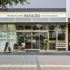 自然な佇まいのオシャレな外観につい足が止まります。