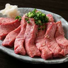 短冊切りでジューシーかつ食べやすい『厚切りタン』