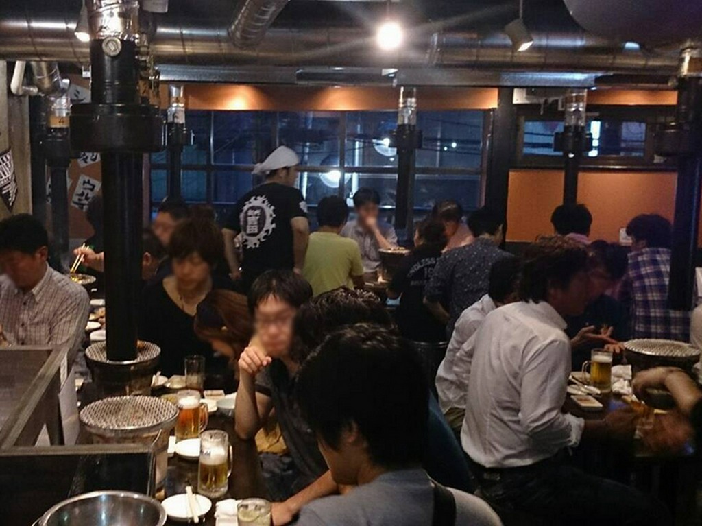 土・日・祝日は14：00からオープン、家族連れも利用しやすいお店