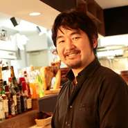 お客さまのシチュエーションはさまざまなので、その空間を壊さない用、お客さまとの距離感を大切に、過剰になりすぎない心地よいサービスを提供できるように気をつけています。