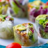 “うなきゅう”をイメージした『うなぎとアボカドの生春巻き』