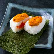 『ウニギリ』　その名の通りウニが具材のユニークなおにぎり