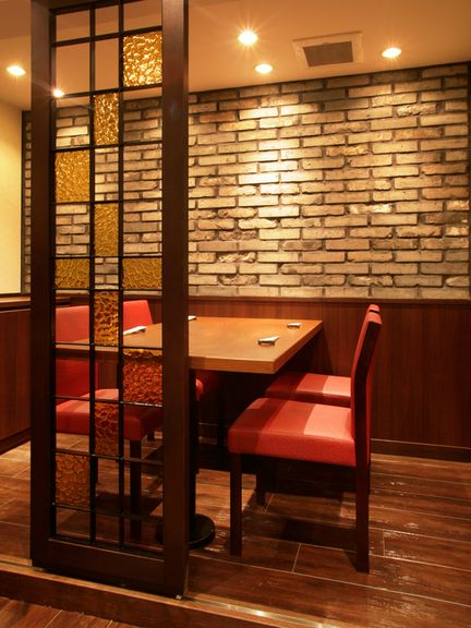 大切な人との特別な時間を、シックで落ち着いた大人の空間で