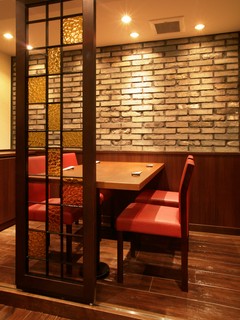 大切な人との特別な時間を、シックで落ち着いた大人の空間で