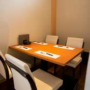 店内には4名で利用できる個室スペースも完備。女子会や誕生会・記念日をはじめ、ビジネスの席や大切な家族のひとときなど幅広い場面で利用可能です。