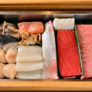 その日獲れたばかりの「特大のぼたんえび」や「海水うに」を、「寿司」や「刺身」などにし、そのどれもが“これぞ北海道！”という味に。板前が、それぞれ食材を生かすためのひと手間を加えるようにしています。

