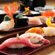 旬の握りの他、焼きものやつまみなど、職人がその日のおススメをお客様のお好みに合わせてご提供いたします。