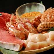 理由は、
・先に魚を選べる
・選択肢が多い
・自分の欲しいものを買える
・魚屋のマージンをはぶける
など

他と競合になったり、セリの為仕入値が高くつくこともありますが
全てはお客様に「旨い」と言って欲しい為