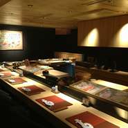 寿司屋はカウンターが一番！板前と旬の情報等の会話も楽しめます