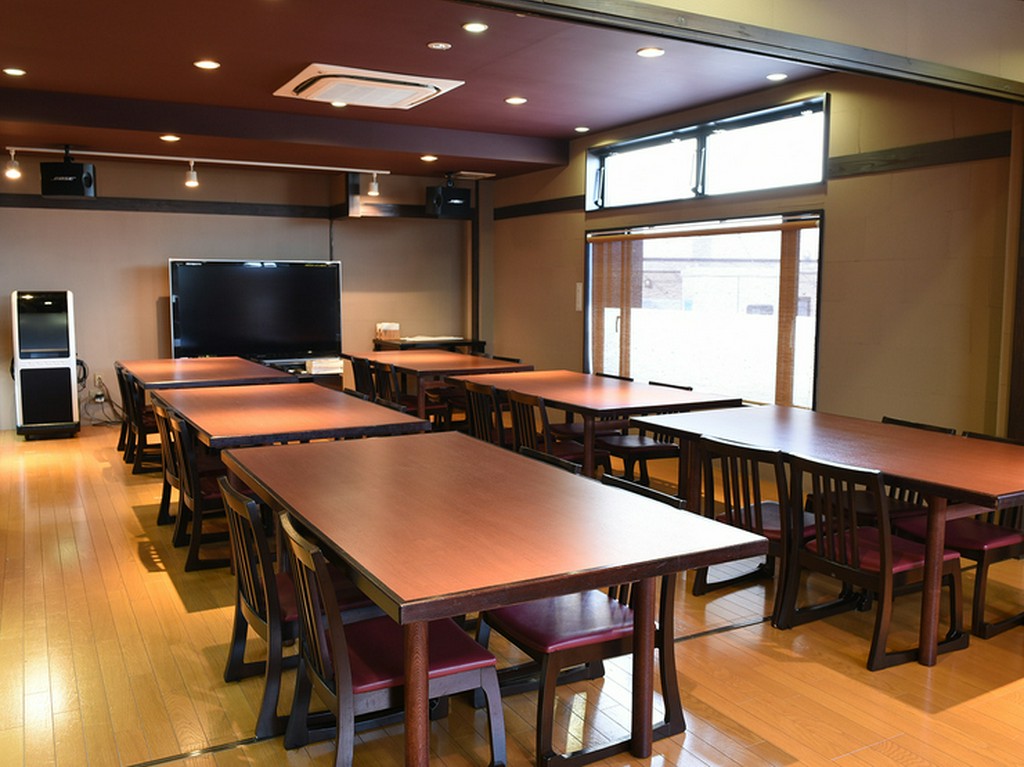 最大60名様まで収容可能な多目的ホールを完備