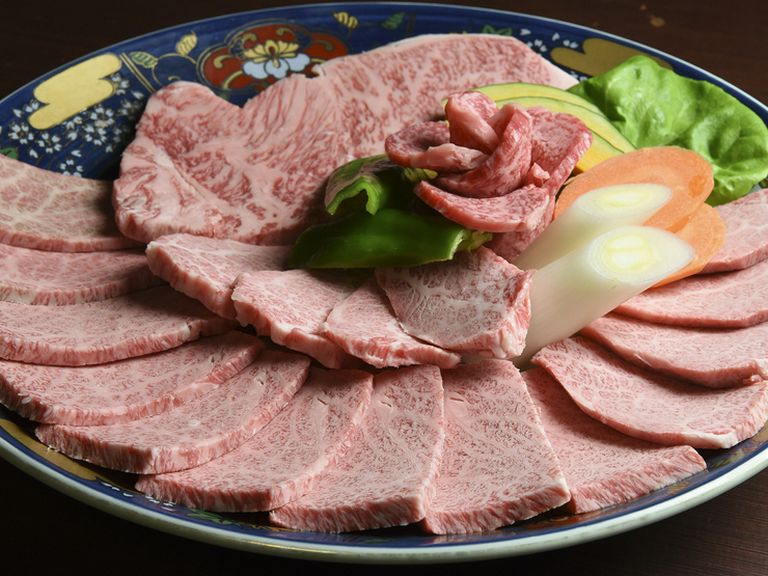 まずは、これからどうぞ『霜降りセット（特撰カルビ・特撰ロース　5〜6人前）』