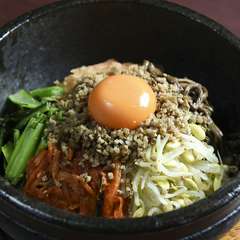 やっぱり、なんといっても鍋底のおこげが美味『石焼ビビンバ』