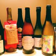 スパークリングワインの代わりに飲めるようなカリフォルニアのビール、原料そのもを大事にして作っている自然派ワインや純米酒など、お酒に詳しい方にも、そうでない方にも楽しんで頂けるような凝ったラインナップ