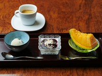 コースの〆は趣向が異なるスイーツ＆フルーツを楽しめる3点盛りデザート。ラストの一皿まで、心躍る味わいを満喫できます。