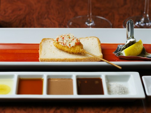 6種類の調味料があり、味のバリエーションを楽しめる