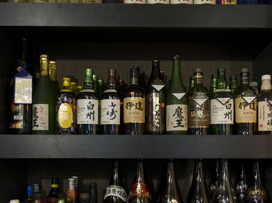全国各地から取り寄せられた銘酒が堪能できます