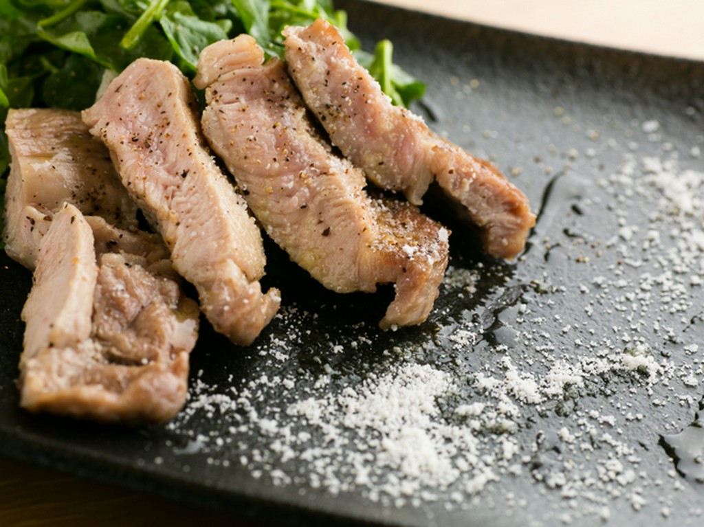 『宮城県産オレンジポークの低温ローストと季節の野菜添え』