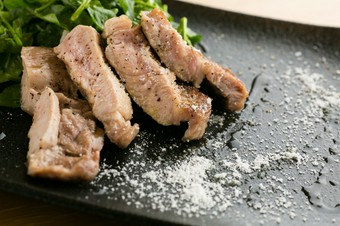 『宮城県産オレンジポークの低温ローストと季節の野菜添え』