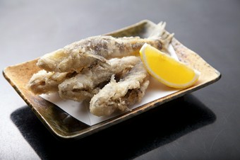カラッと揚げた衣の歯応えが絶妙な『目ひかり』